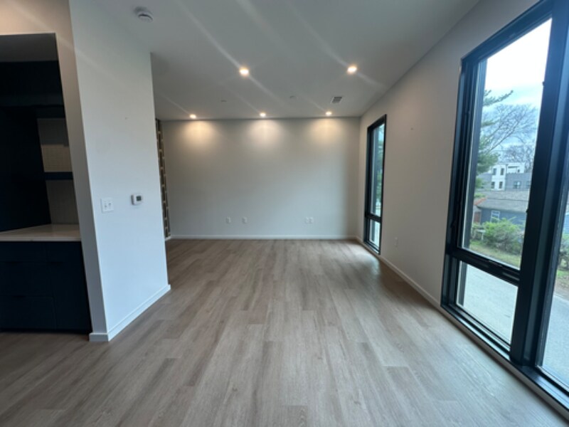 Building Photo - 500 Merritt Ave