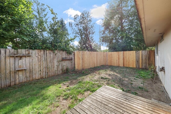 Building Photo - Move in ready! 2 bed 1 bath Olympia duplex!