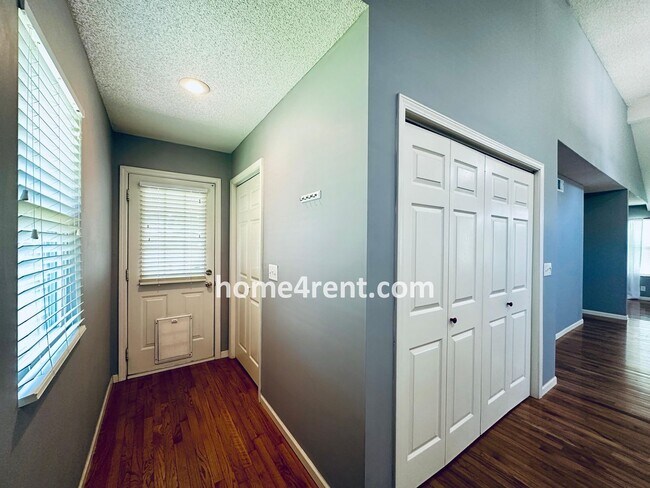Building Photo - Overland Park Raised Ranch, Primary Suite ...