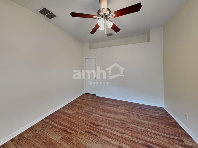 Building Photo - 1951 Southern Oak Loop