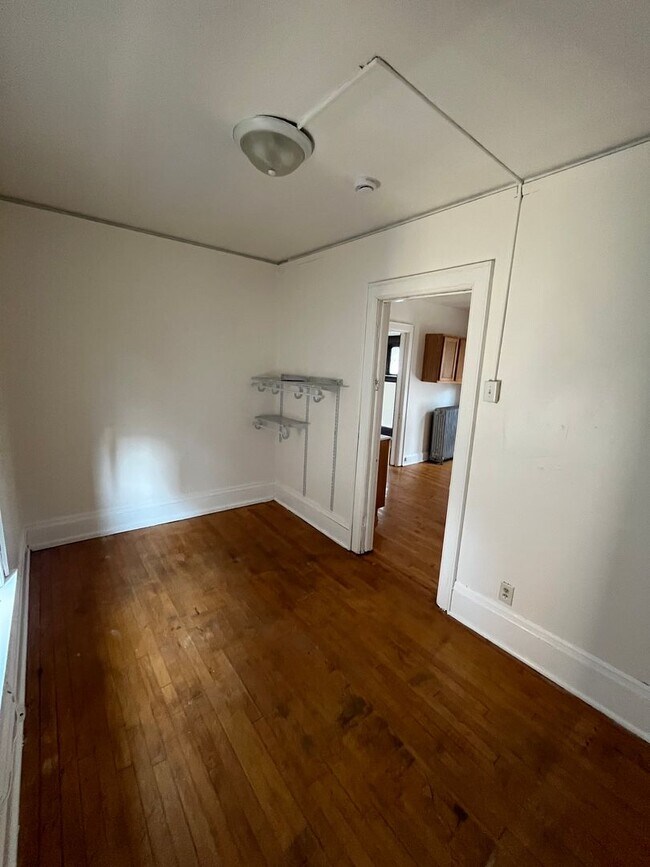 Building Photo - 2BR Upper Unit Off Brady St in the Heart o...