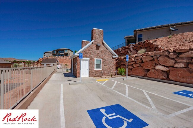 Building Photo - Dog Friendly, Pleasant 4 Bedroom, 2.5 Bathroom Townhome