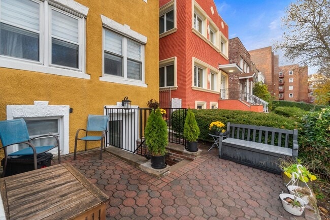 Building Photo - 6107 JFK Blvd E