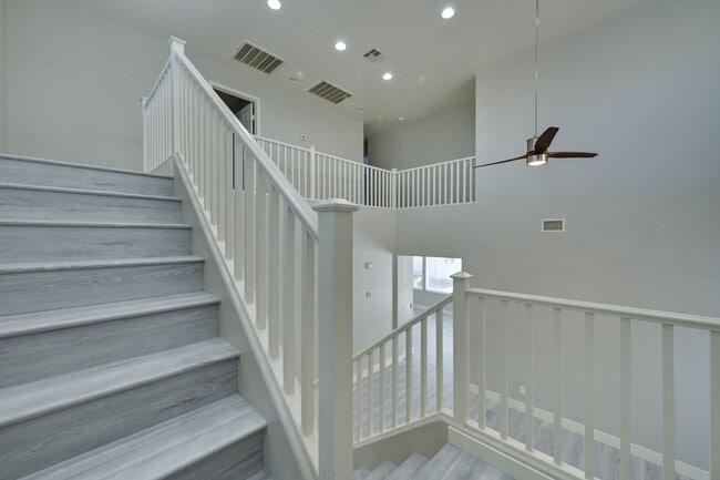 Building Photo - NW!!! 4 bedrooms!!! Pool and Spa!!! All ti...