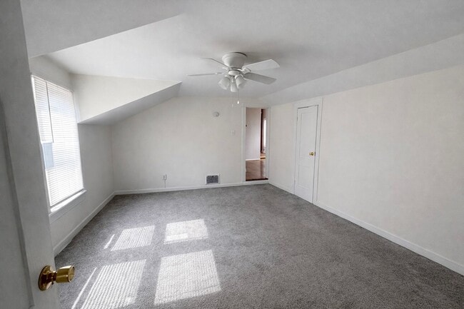 Building Photo - 218 N George St