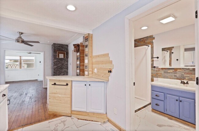 Building Photo - Where Style Meets Comfort — A Bay City Gem