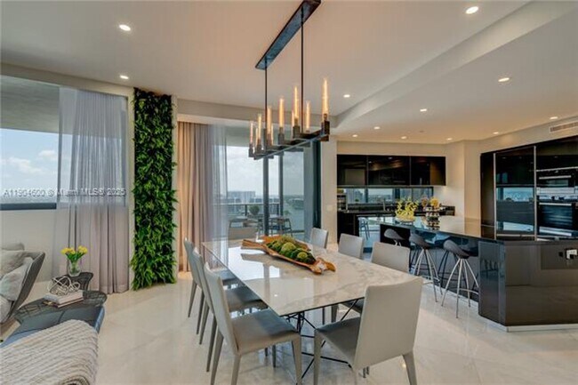 Building Photo - 18555 Collins Ave