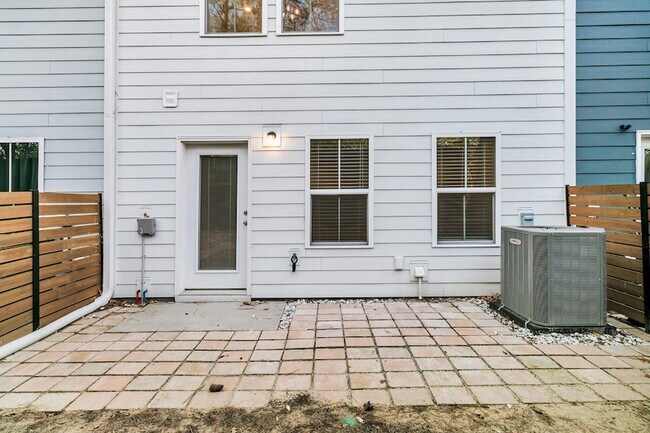 Building Photo - 1226 Tice Ln