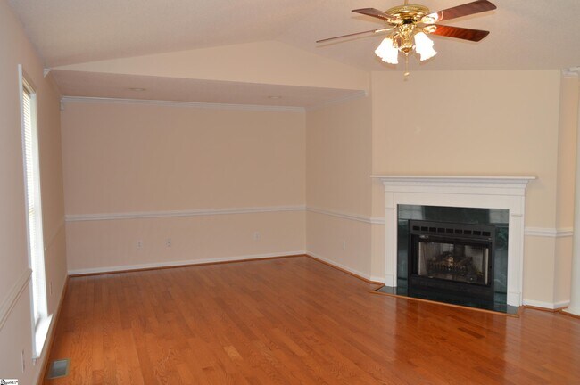 Building Photo - 201 Durham Dr