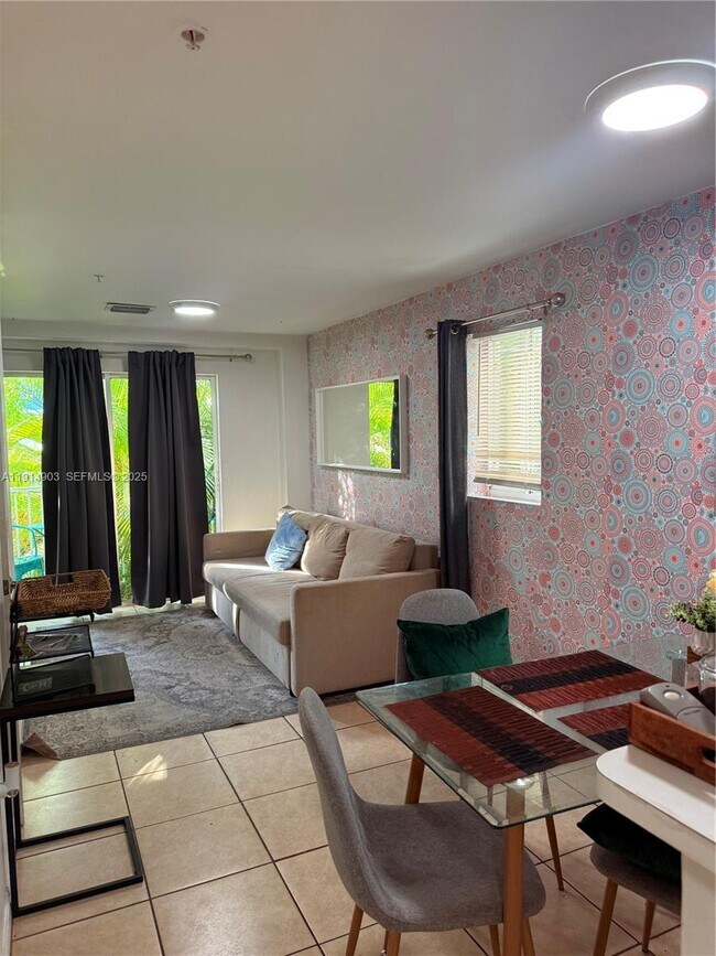 Building Photo - 821 SW 2nd St