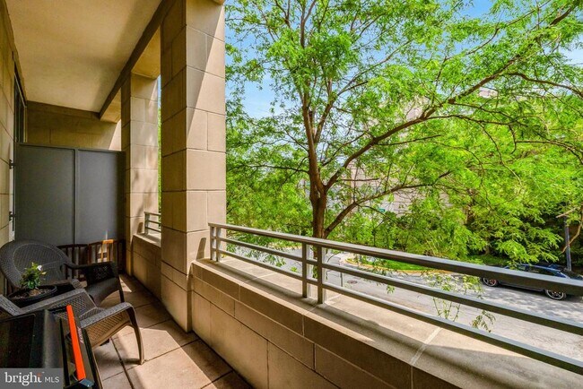 Building Photo - 8220 Crestwood Heights Dr