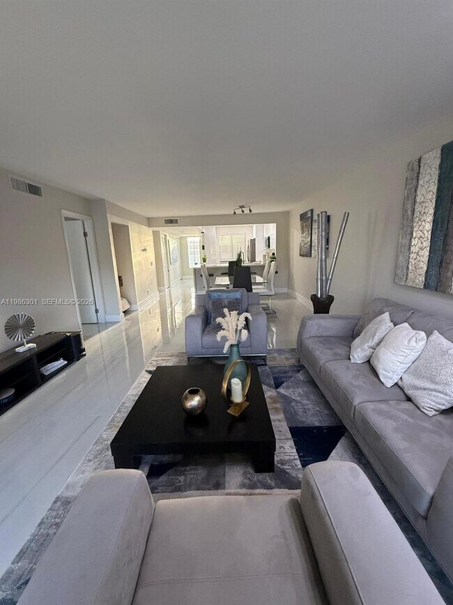 Building Photo - 436 Lakeview Dr