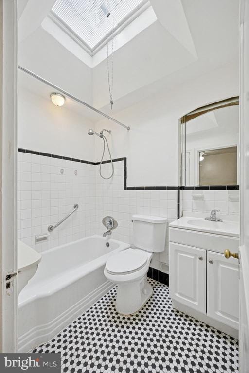 Building Photo - 255 Sherbrook Blvd