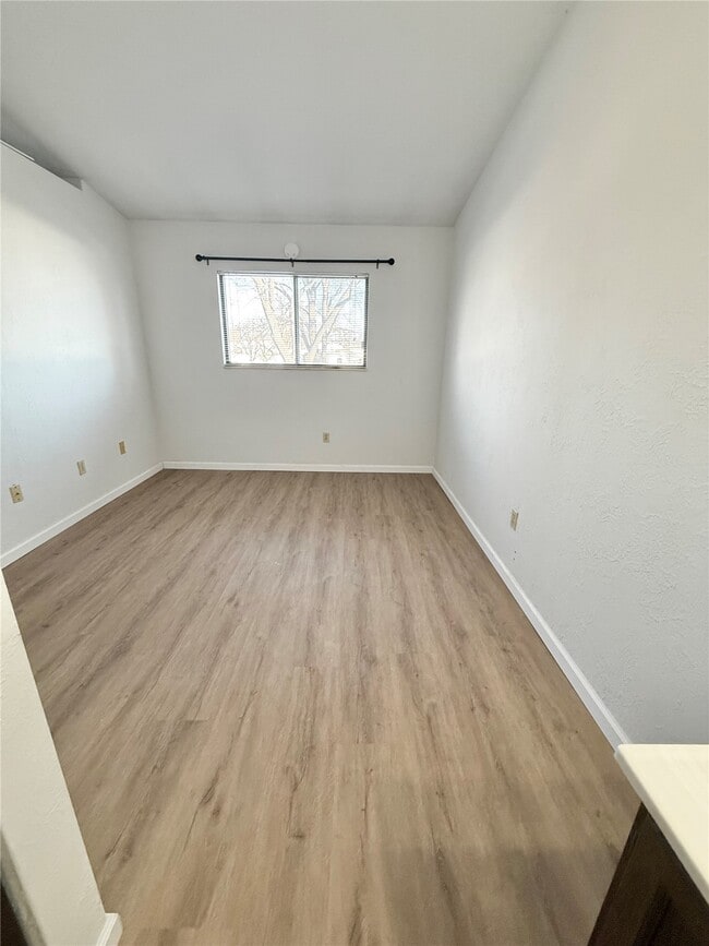 Building Photo - 76 Peachtree Ln