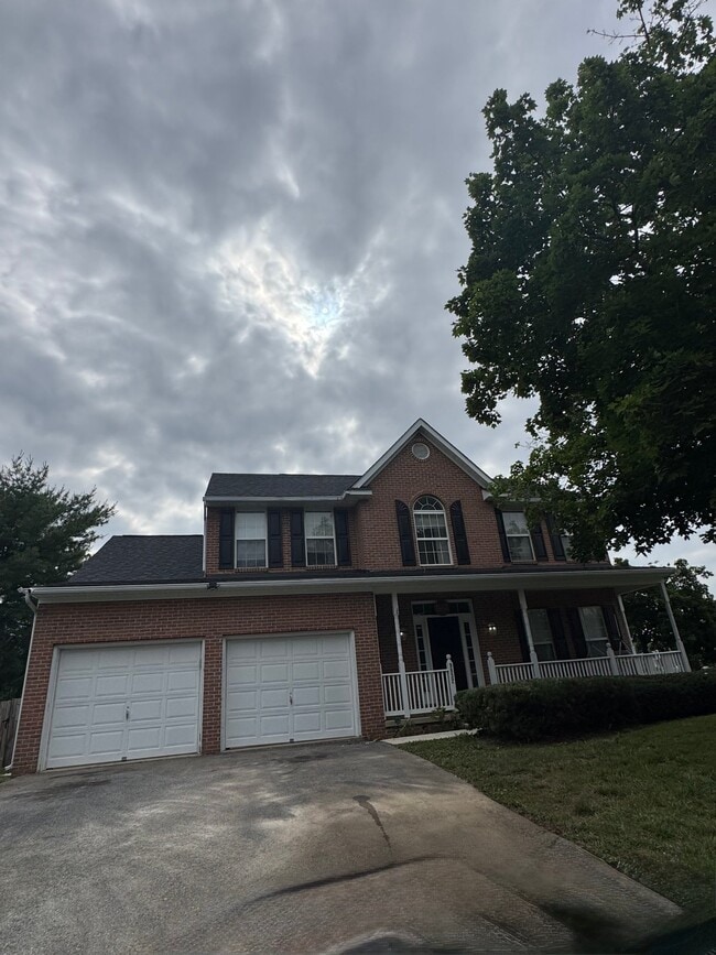 Building Photo - 9832 Olivewood Dr