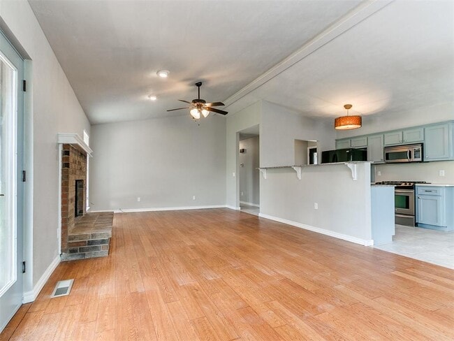 Building Photo - 117 Sonora