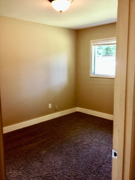 Building Photo - 132 Vine Maple Loop