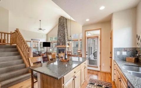 Building Photo - 105 Deer Track Ct