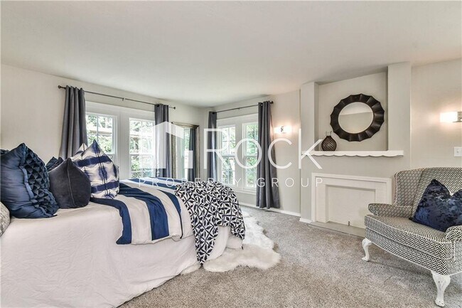 Building Photo - Beautifully Remodeled 4-Bedroom Home near ...