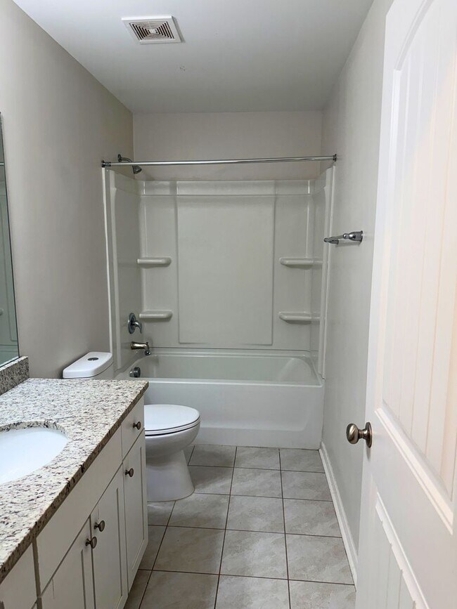 Building Photo - Spacious 5-bedroom, 3-bath home featuring two additional flex rooms!