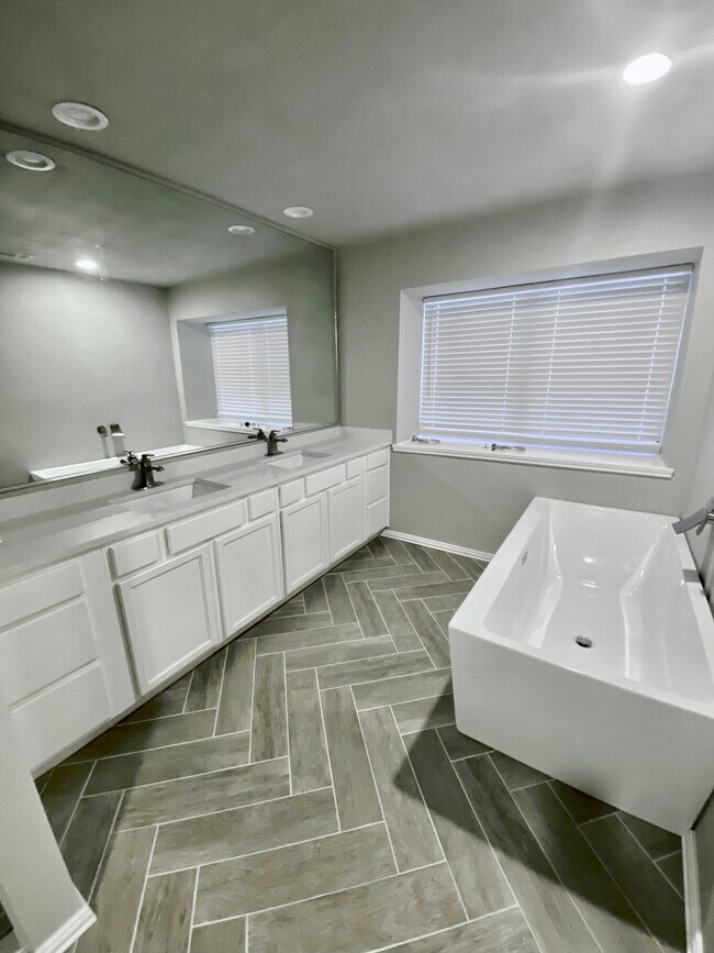 Building Photo - 3924 Denham Way