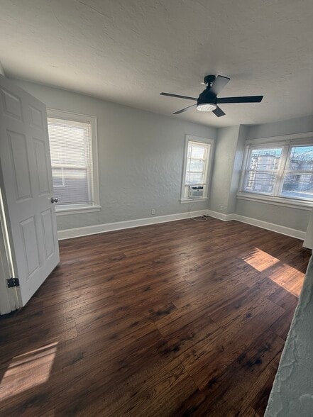 Living Room - 7008 Plainfield Rd