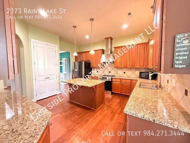Building Photo - 2373 Rainy Lake St