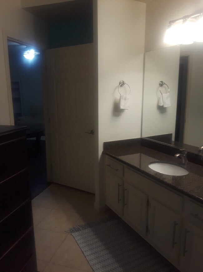 Building Photo - Tanamera One bedroom Unit Available
