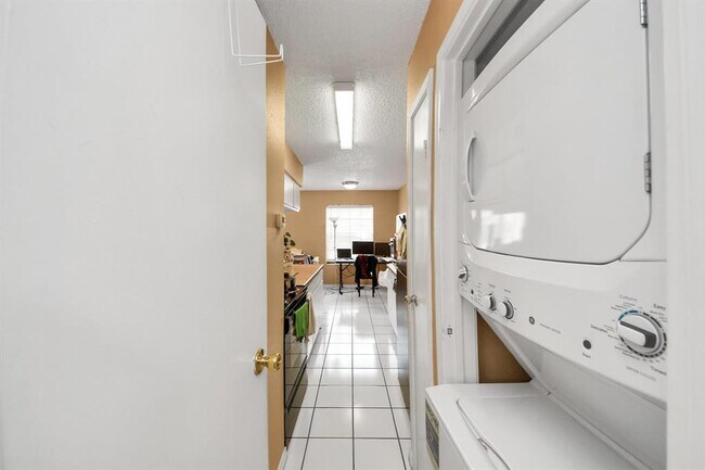 Building Photo - 2750 Holly Hall St