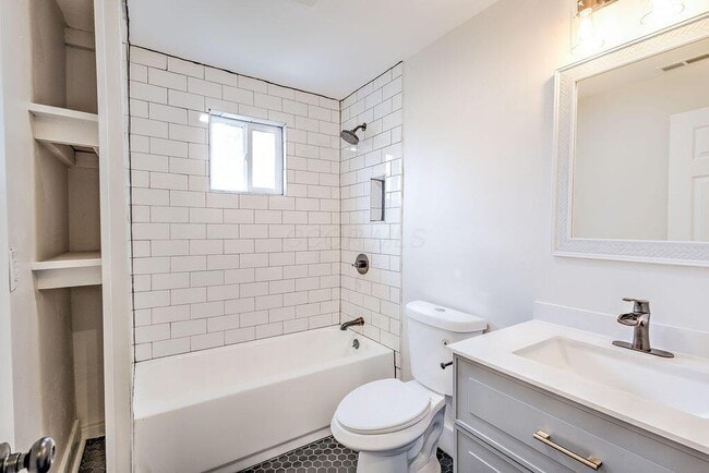 Building Photo - 291 S Main St