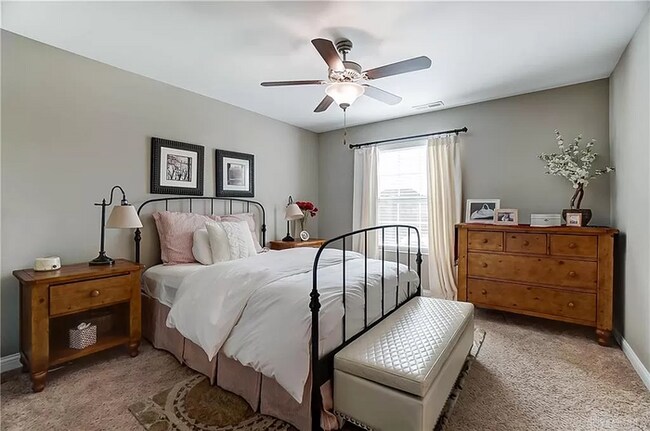 Building Photo - Charming 4 beds 5 bath in Centerville!