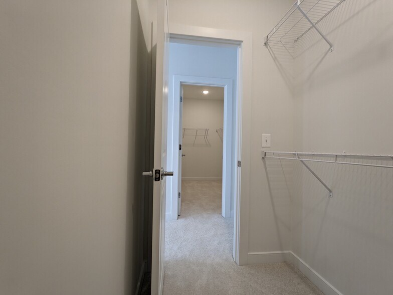 Building Photo - 2089 Henson Norris St