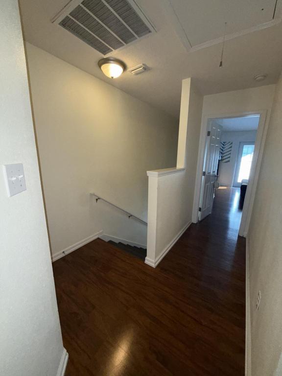 Building Photo - 1131 Century Oaks Dr