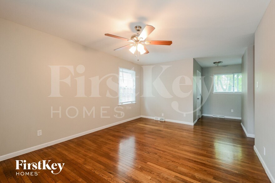 Building Photo - 186 River Valley Dr