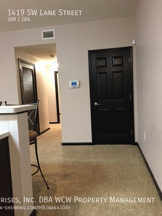 Building Photo - 1419 SW Lane St