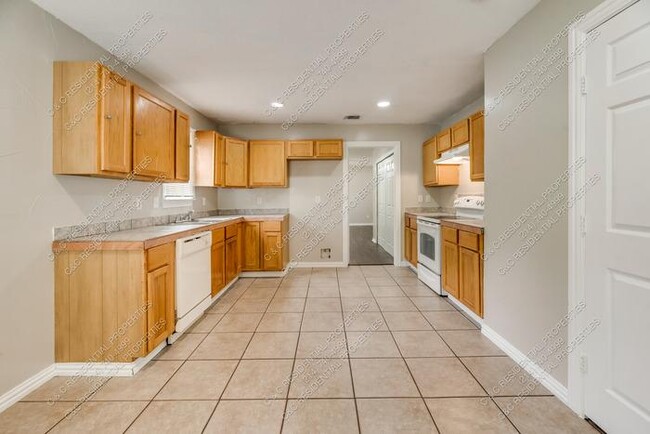 Building Photo - 925 Mt Auburn Ave