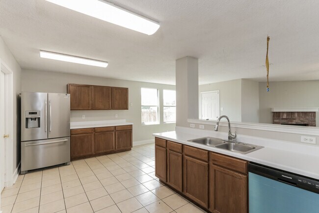 Building Photo - 1427 Golden Grass Dr