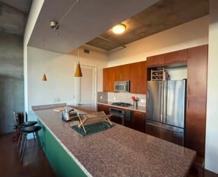 Building Photo - 527 Tenth Avenue, 409