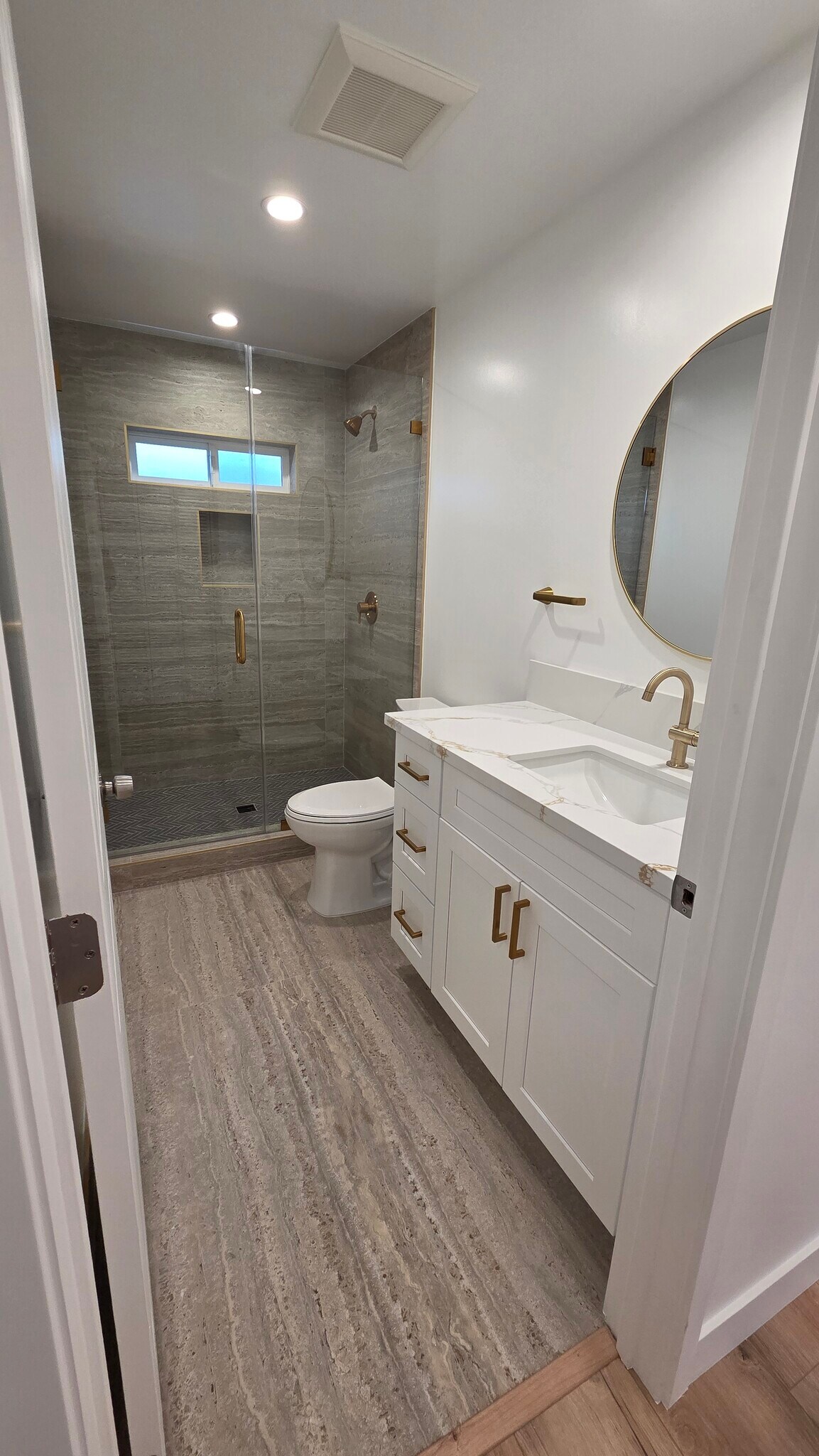 Building Photo - 805 W Glenoaks Blvd