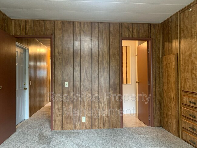 Building Photo - 4620 Redwood Ave
