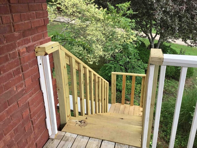 Building Photo - 198 Schools Dr