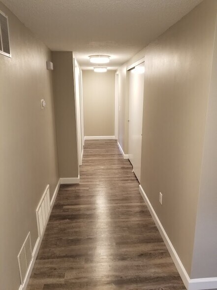 Building Photo - 6732 Worth Ave