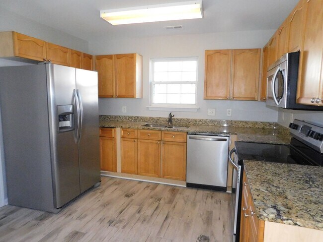 Building Photo - Nice 3 bed 2 bath home