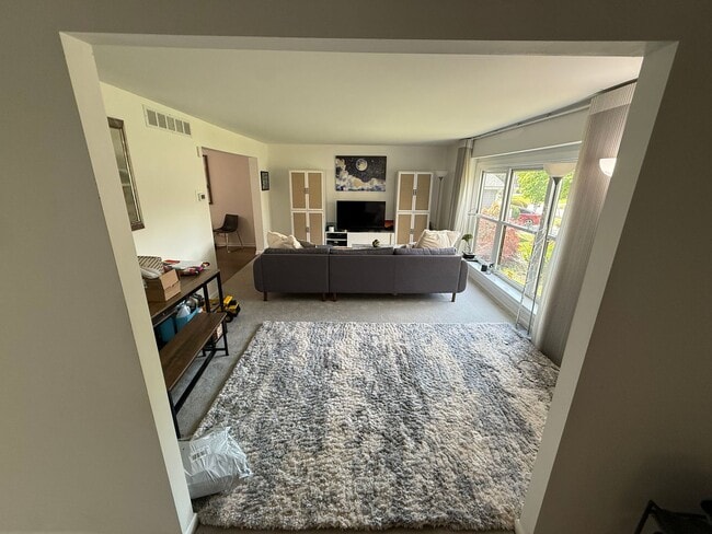Building Photo - Large House in Cherry Hill East for Rent