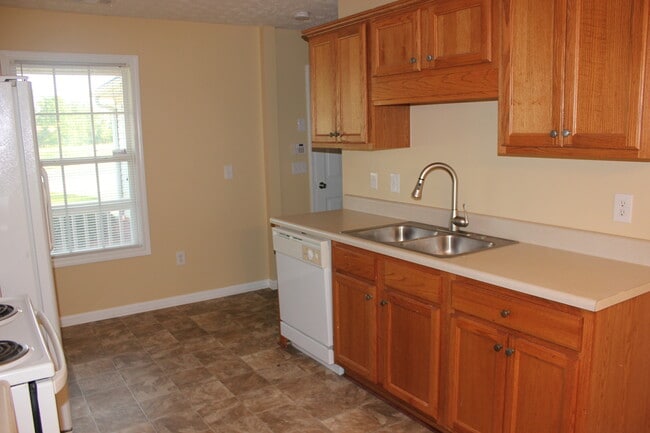 Building Photo - Beautiful Brick Front 3 Bedroom, 2 Bath Home with a 2 Car Garage.