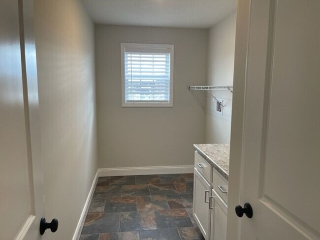 Building Photo - 1605 Peppermill Ln
