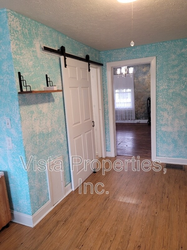 Building Photo - 1121 Elm St