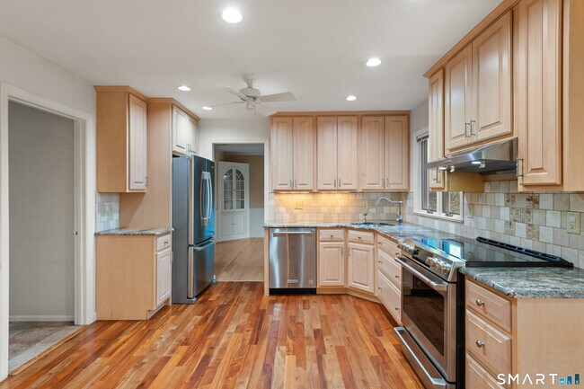 Building Photo - 56 Drake Ln