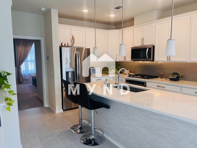 Building Photo - 10965 Cannes Memorial Dr