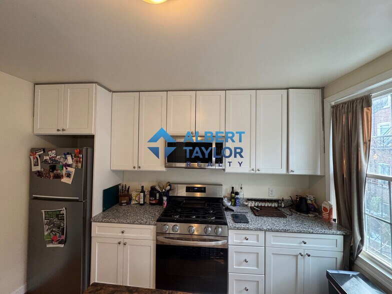 Building Photo - 83 Bolton St